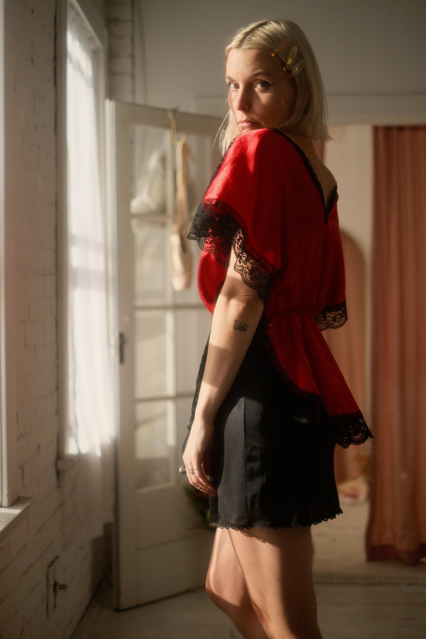 1980s Rose Noir Top
