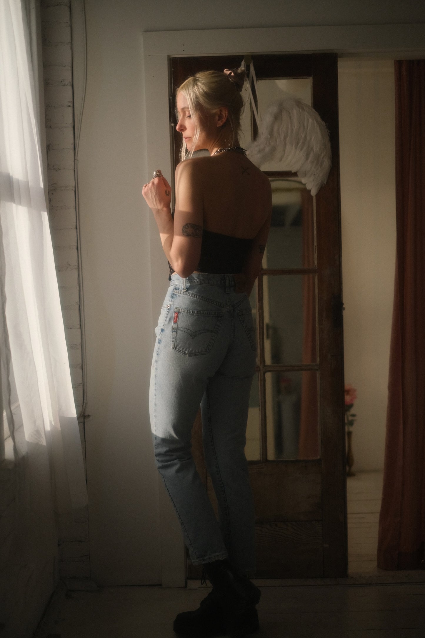 1990s Faded + Worn Jeans 27