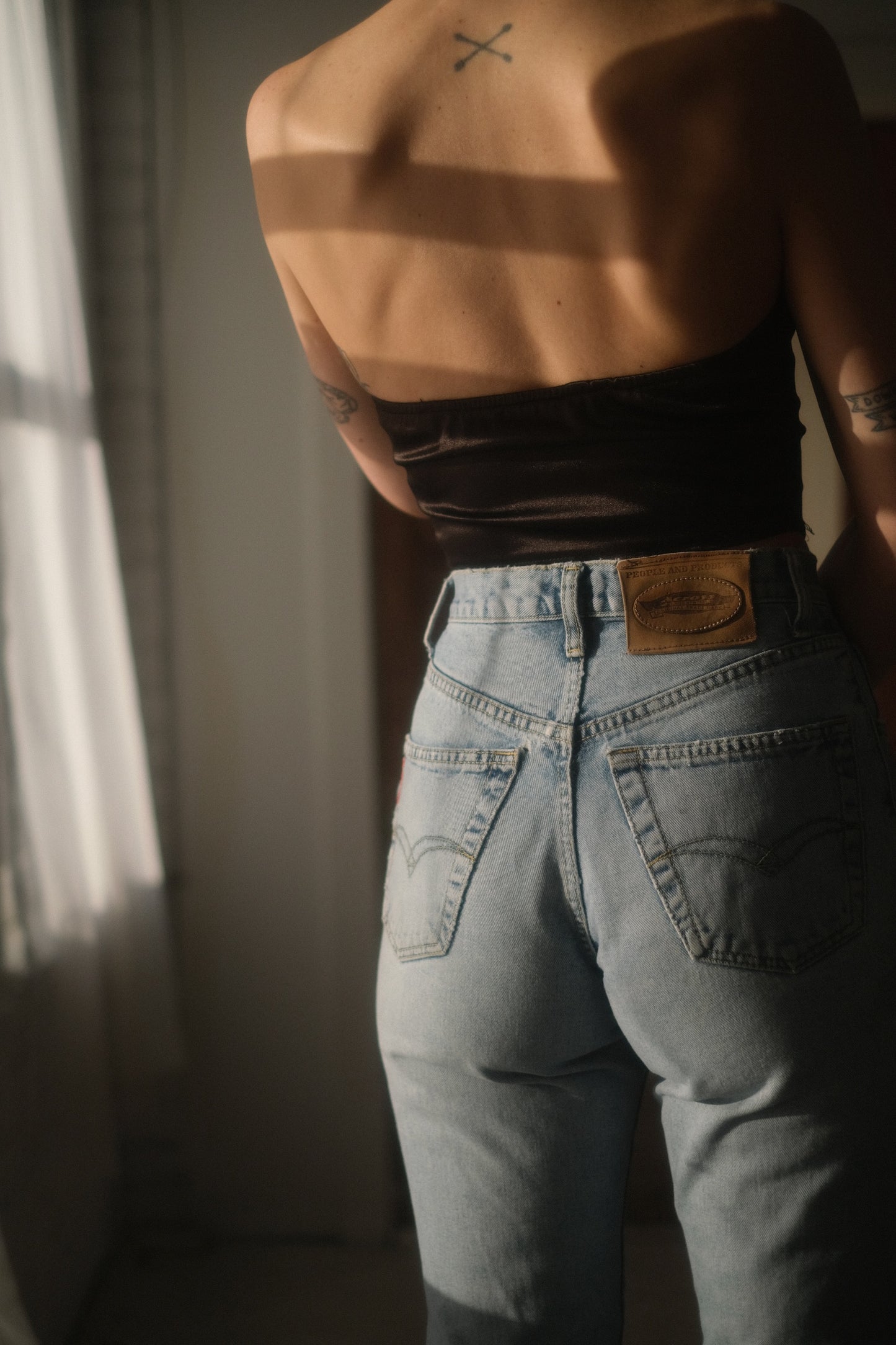 1990s Faded + Worn Jeans 27
